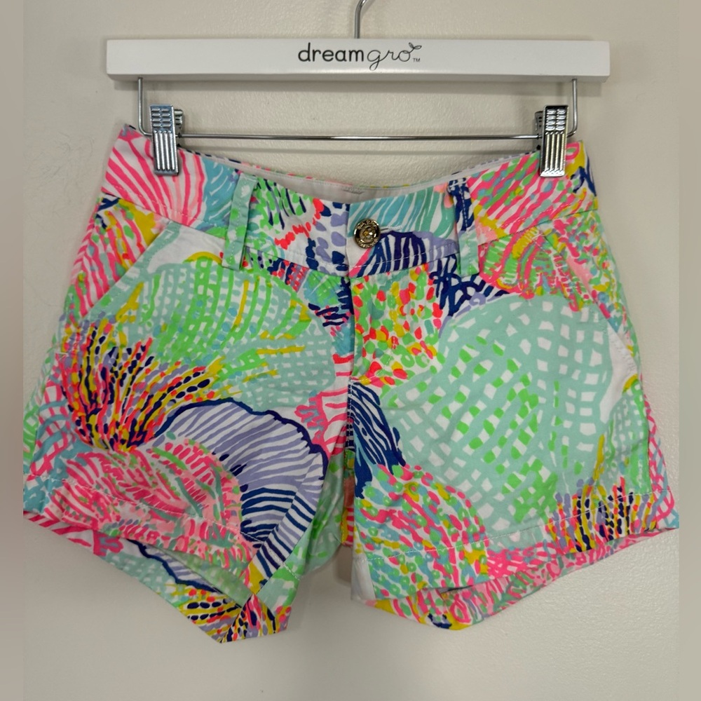 Lilly Pulitzer “The Callahan” pattern short in size 00